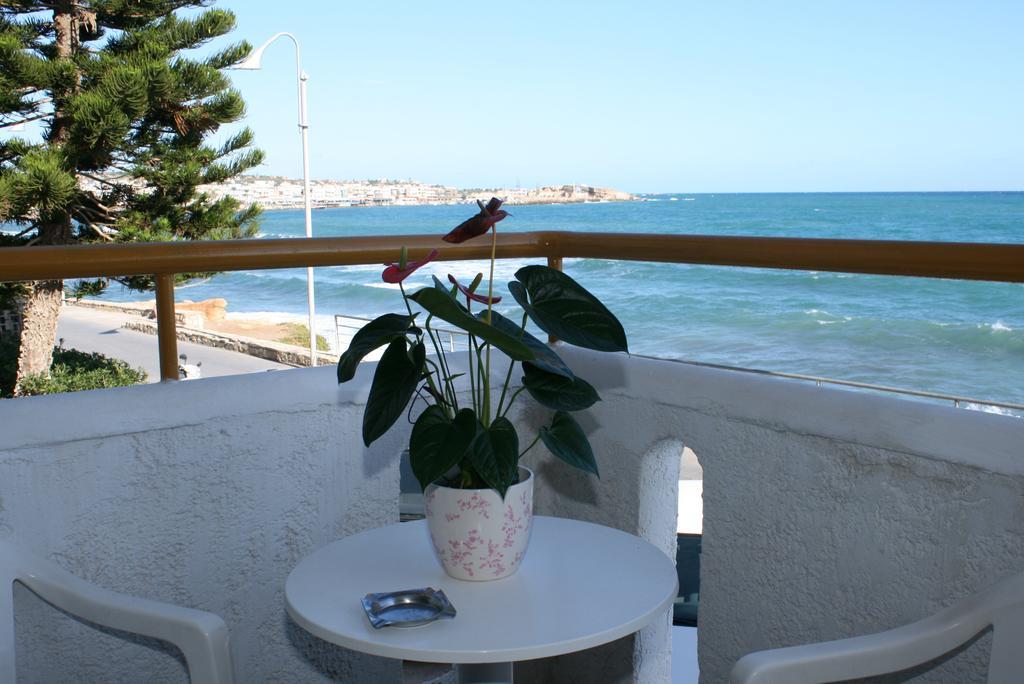 Blue Bay Apartments Hersonissos (Crete) Exterior foto